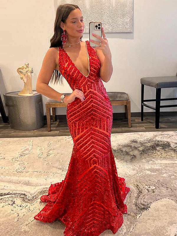 Sheath/Column V-neck Sleeveless Sweep/Brush Train Prom Dress