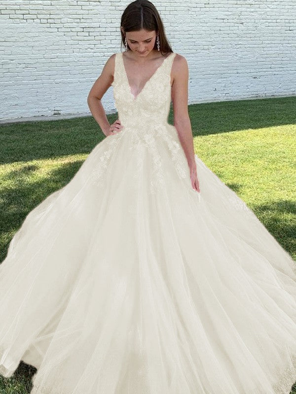 A-Line/Princess Tulle Applique V-neck Sleeveless Sweep/Brush Train Prom Dress