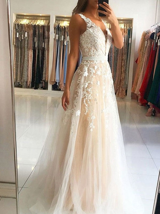 A-Line V-neck Sweep/Brush Train Tulle Sleeveless With Applique Prom Dress