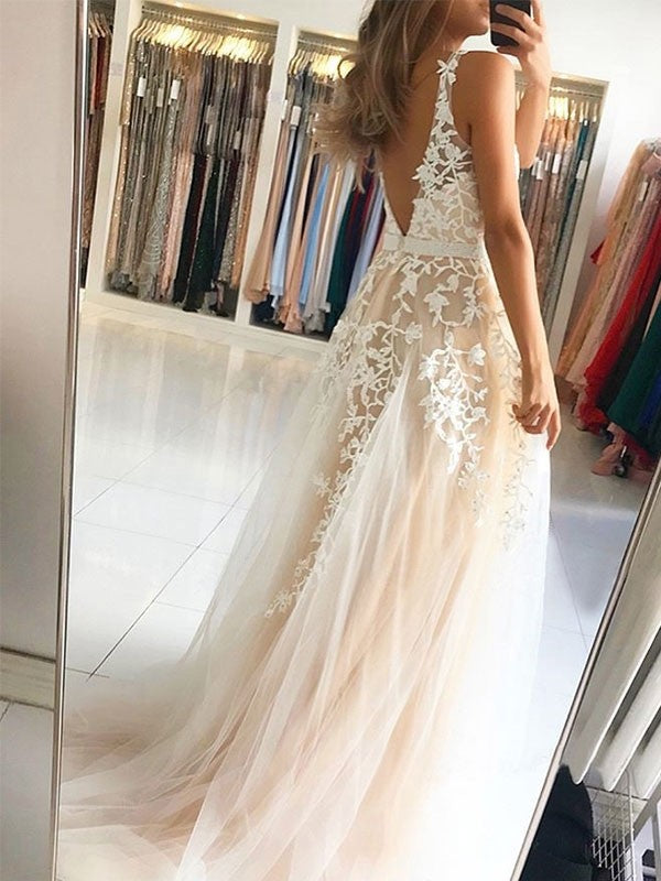 A-Line V-neck Sweep/Brush Train Tulle Sleeveless With Applique Prom Dress