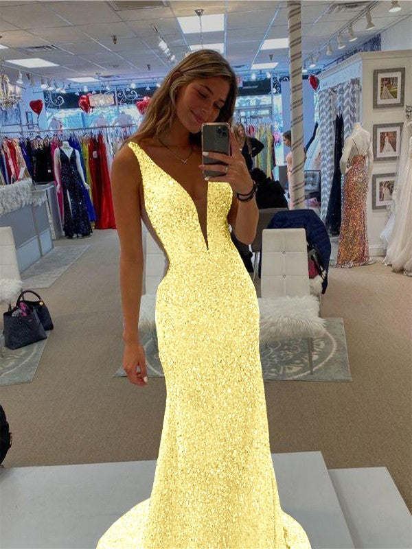 Sheath/Column Velvet Sequins V-neck Sleeveless Sweep/Brush Train Prom Dress