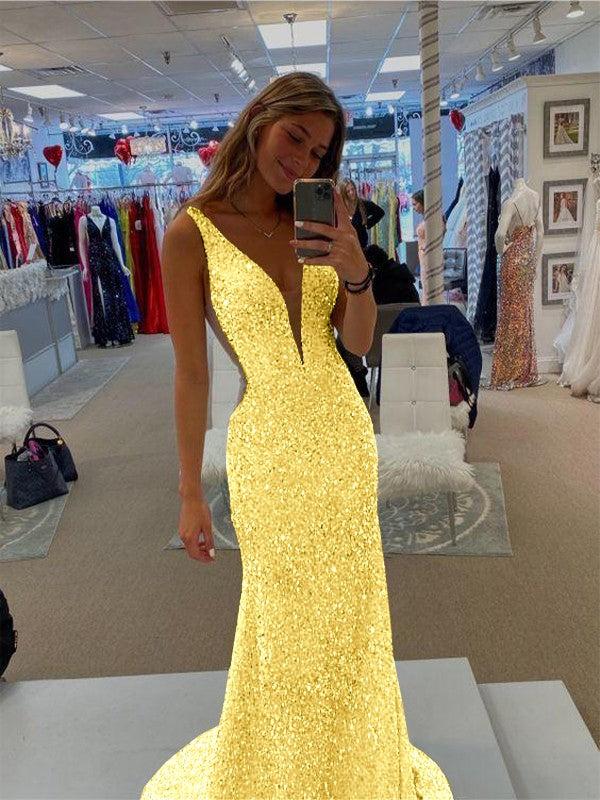 Sheath/Column Velvet Sequins V-neck Sleeveless Sweep/Brush Train Prom Dress