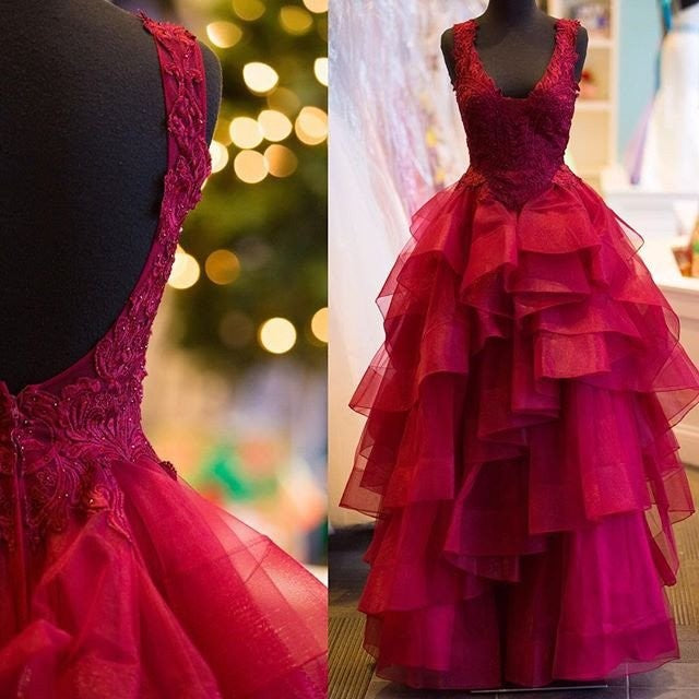 Ball Gown Tulle V-neck Sleeveless Floor-Length With Applique Prom Dress