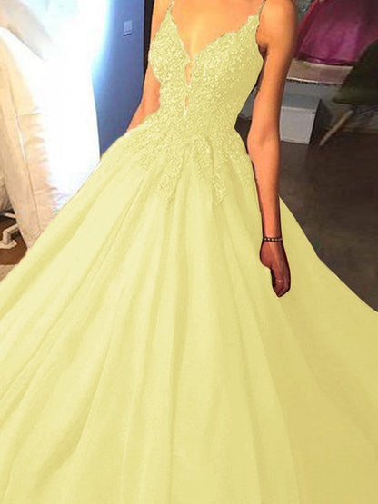 Ball Gown Sleeveless Spaghetti Straps Sweep/Brush Train With Applique Tulle Prom Dress