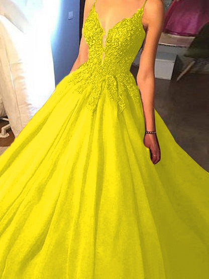 Ball Gown Sleeveless Spaghetti Straps Sweep/Brush Train With Applique Tulle Prom Dress
