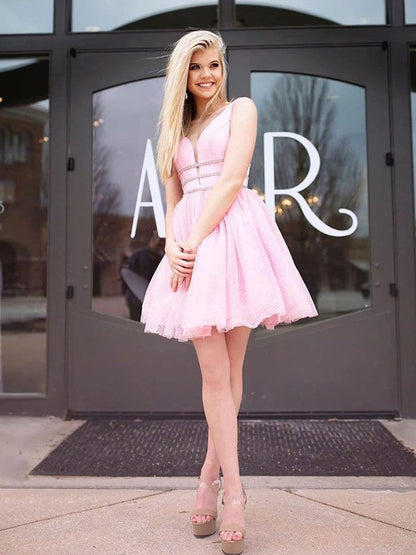 A-Line/Princess Lace Beading V-neck Sleeveless Short/Mini Homecoming Dress