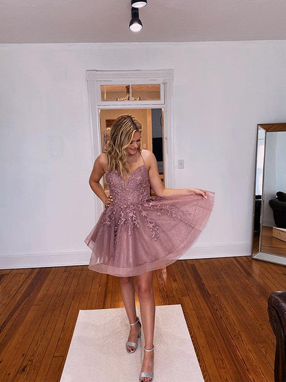 A-Line/Princess Lace Applique V-neck Sleeveless Short/Mini Homecoming Dress