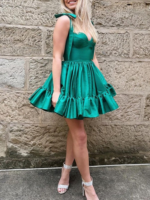A-Line/Princess Taffeta Ruffles Sweetheart Sleeveless Short/Mini Homecoming Dress