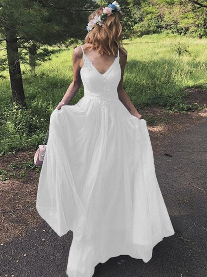 A-Line/Princess Tulle Applique V-neck Sleeveless Sweep/Brush Train Prom Dress