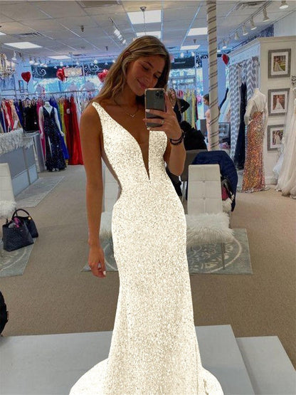 Sheath/Column Velvet Sequins V-neck Sleeveless Sweep/Brush Train Prom Dress
